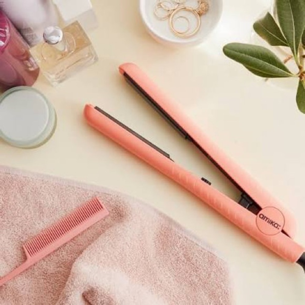 Amika Strand Perfect Ceramic Styler - Hair Straightener / Flat Iron - Not used